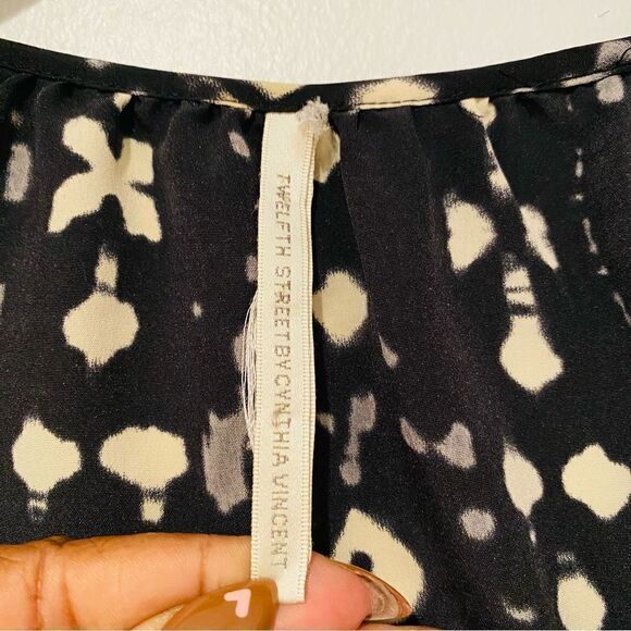 Twelfth Street by Cynthia Vincent Abstract Print Button Top Blouse Size Small - Picture 4 of 5